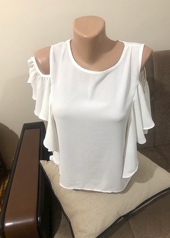 Beyaz Dökümlü Kolsuz Bluz - Görsel 5