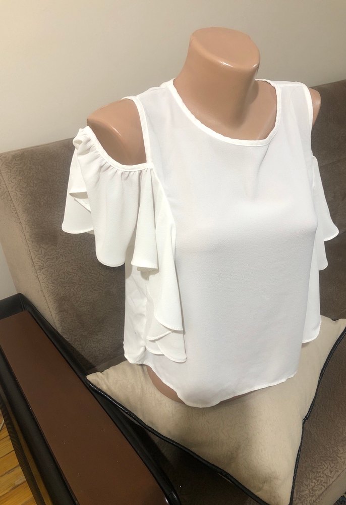 Beyaz Dökümlü Kolsuz Bluz - Görsel 4