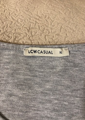 Kısa Kollu Gri Dantel Detaylı Kadın Bluz - Görsel 9