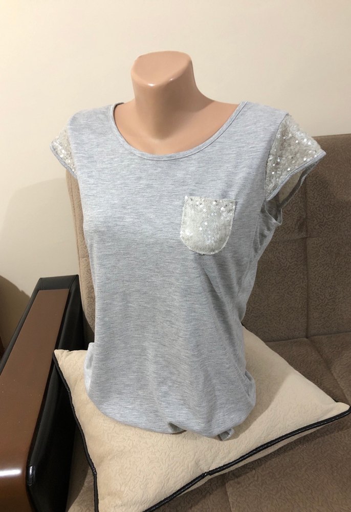 Kısa Kollu Gri Dantel Detaylı Kadın Bluz - Görsel 2