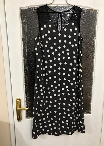 Zincir Detaylı Puantiyeli Siyah Uzun Elbise - Görsel 2