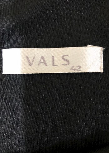 Zincir Detaylı Puantiyeli Siyah Uzun Elbise - Görsel 8