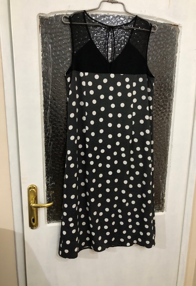 Zincir Detaylı Puantiyeli Siyah Uzun Elbise - Görsel 5