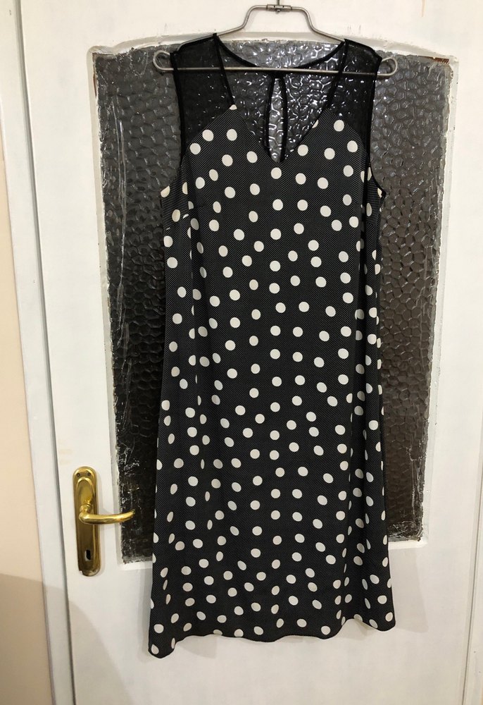 Zincir Detaylı Puantiyeli Siyah Uzun Elbise - Görsel 2