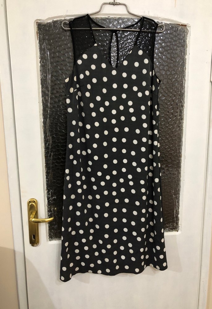 Zincir Detaylı Puantiyeli Siyah Uzun Elbise - Görsel 3