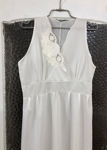 Nakışlı ve Pilili Beyaz Keten Uzun Elbise - Görsel 3