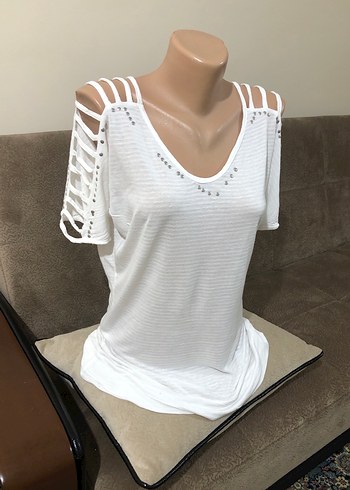 Boncuk Detaylı V Yakalı Beyaz Örgü Bluz - Görsel 4