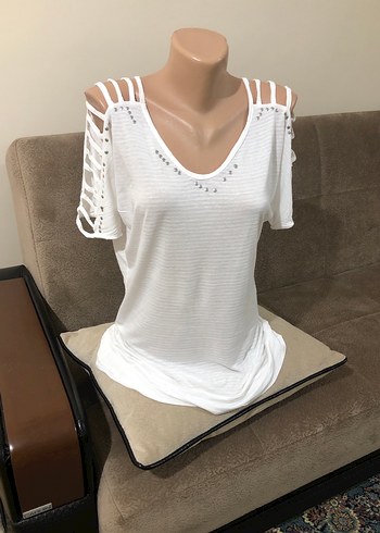 Boncuk Detaylı V Yakalı Beyaz Örgü Bluz - Görsel 7