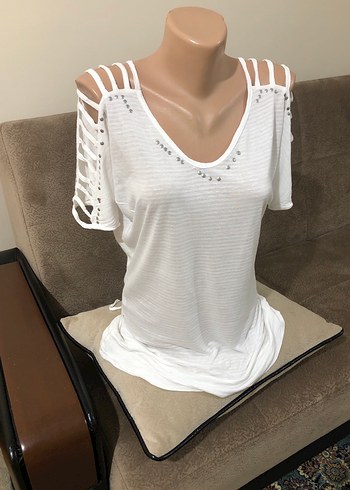 Boncuk Detaylı V Yakalı Beyaz Örgü Bluz - Görsel 3