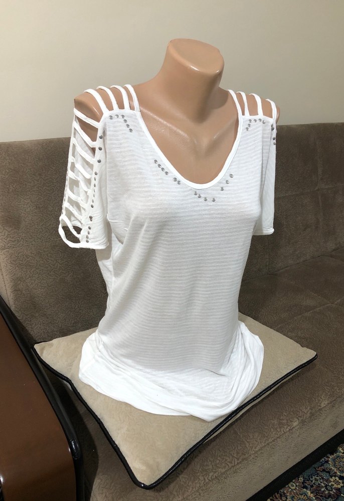 Boncuk Detaylı V Yakalı Beyaz Örgü Bluz - Görsel 4