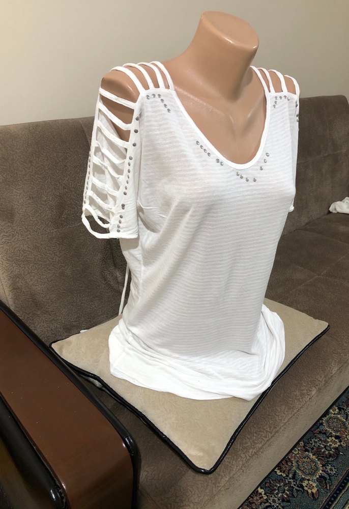 Boncuk Detaylı V Yakalı Beyaz Örgü Bluz - Görsel 5