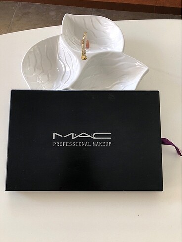 M.A.C far