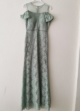 Yeşil dantel detaylı elbise