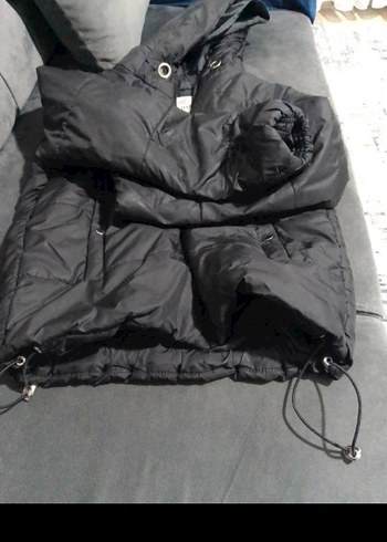 Siyah Kapüşonlu Kısa Fermuarlı Kadın Mont - Görsel 2