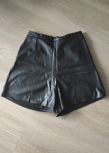 Siyah Mini Deri Kadın Şort - Görsel 2
