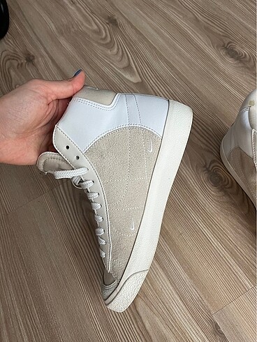 Nike Krem blazer mid