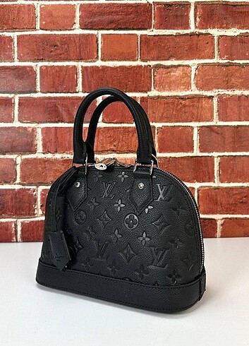 Louis Vuitton Deri kol çantası
