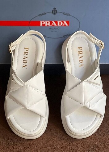 Prada Bayan sandalet 