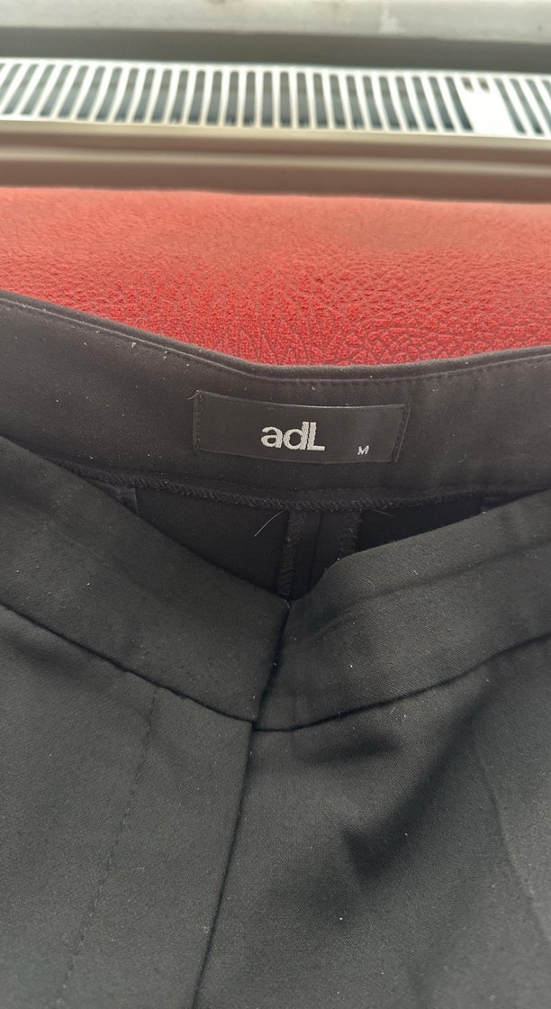 Siyah Düğmeli Midi Kumaş Kadın Pantolon - Görsel 3