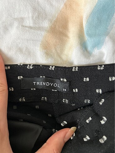 xs Beden trendyolmilla 34 beden siyah şort