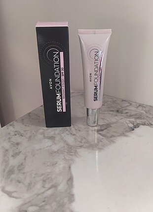 Avon serum fondöten