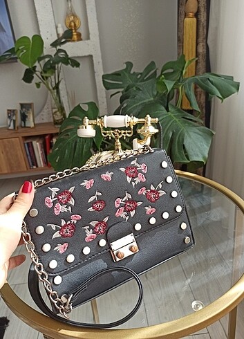 Stradivarius çiçekli seri carpraz çanta 