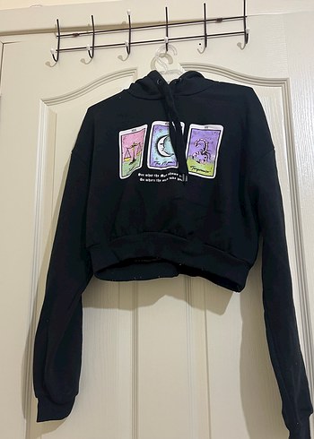 Bershka Kadın Siyah Baskılı Uzun Kollu crop Sweatshirt