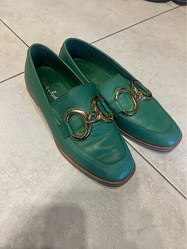 Yeşil ayakkabı