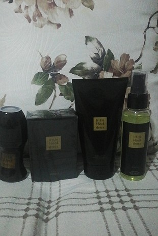4lu little black parfüm seti