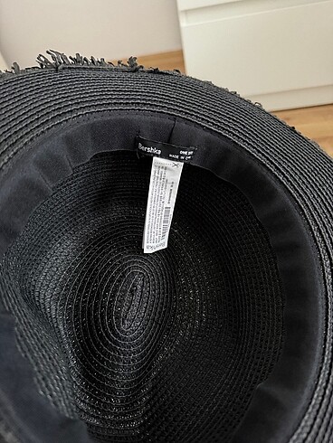  Beden siyah Renk Y2K Bershka Hasir Sapka