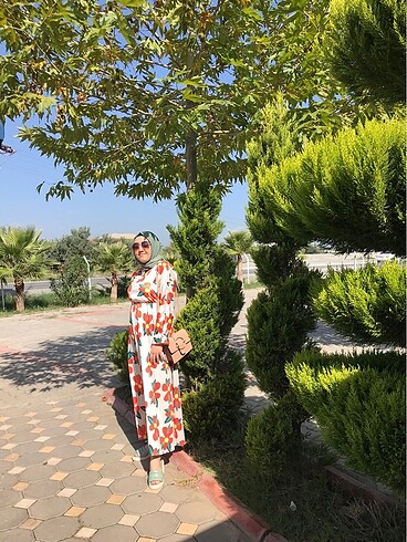 Çiçekli elbise