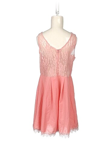 m Beden PreLoved Kısa Elbise %70 İndirimli.