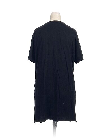 m Beden PreLoved T-shirt %70 İndirimli.