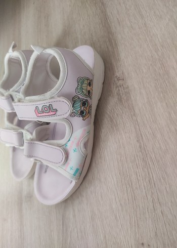 LC Waikiki lisanslı 29 numara sandalet