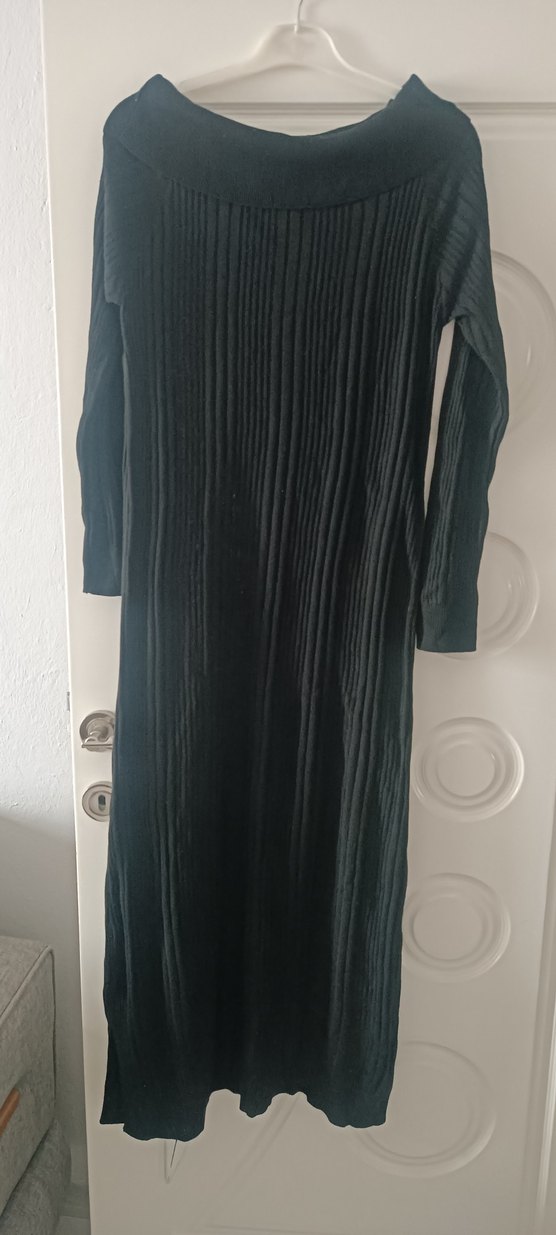 Uzun Siyah Piliseli Kadın Elbise - Görsel 2