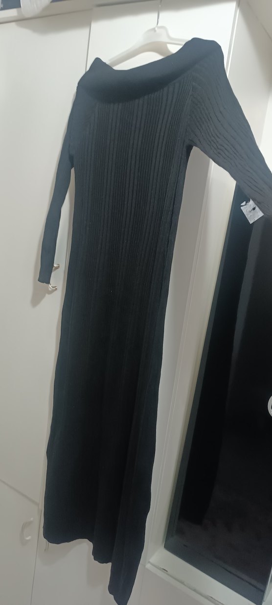 Uzun Siyah Piliseli Kadın Elbise - Görsel 4