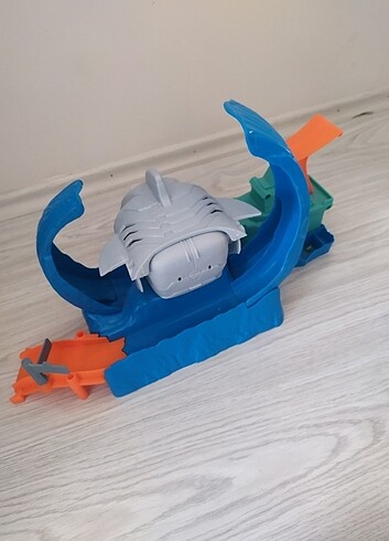 Beden Hot wheels köpek balığı