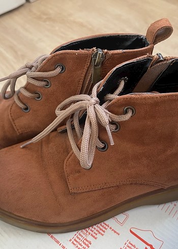 Kahverengi Süet Dolgu Topuklu Kadın Bot - Görsel 2