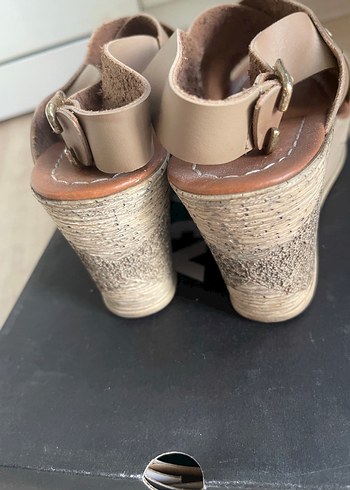 Bej Deri Kadın Dolgu Topuk Sandalet - Görsel 4