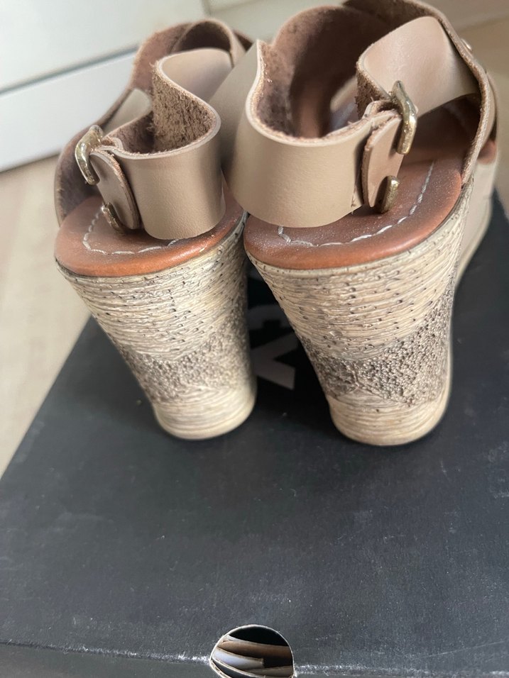 Bej Deri Kadın Dolgu Topuk Sandalet - Görsel 4