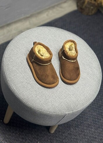 Cocuk ugg. 21/35 arasi.mevcuttur