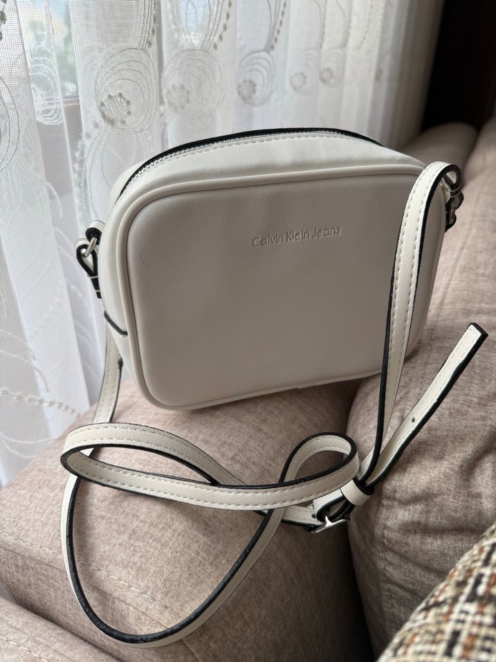 Calvin Klein Beyaz Deri Kadın Çapraz Çanta - Görsel 3
