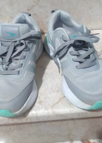 Gri Elastik Bağcıklı Kadın Spor Ayakkabı - Görsel 2