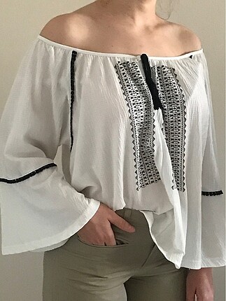 Pull and Bear PULL AND BEAR OMZU AÇIK DÖKÜMLÜ GÖMLEK