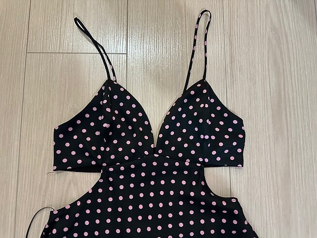 Zara ZARA SMALL BEDEN PEMBE PUANTİYELİ SİYAH ELBİSE