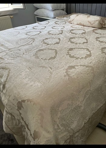 Gri Nakışlı Beyaz Yatak Örtüsü - Görsel 3