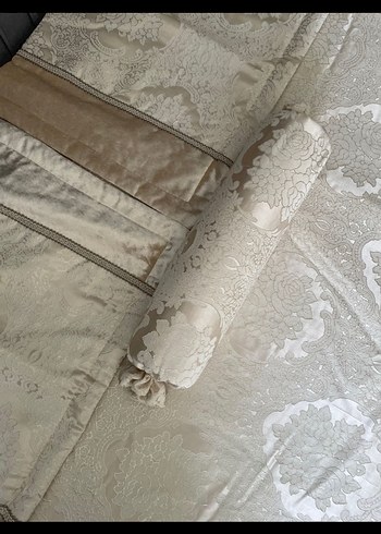 Gri Nakışlı Beyaz Yatak Örtüsü - Görsel 4