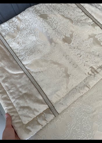 Gri Nakışlı Beyaz Yatak Örtüsü - Görsel 5