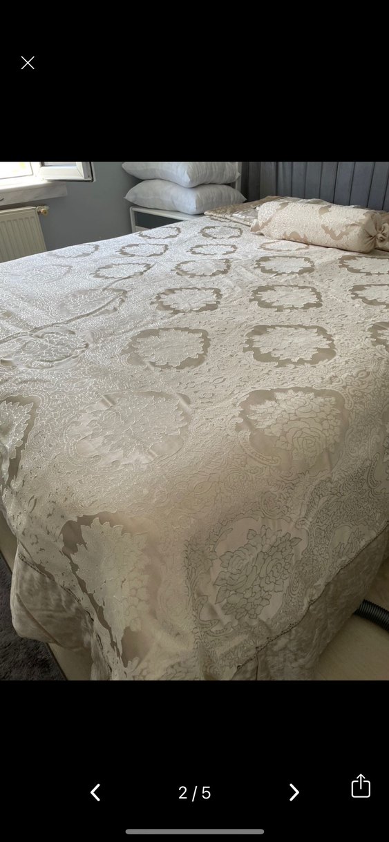 Gri Nakışlı Beyaz Yatak Örtüsü - Görsel 3