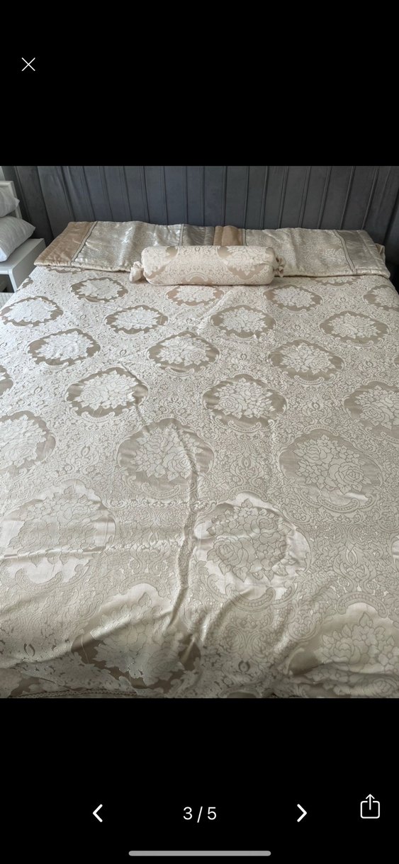 Gri Nakışlı Beyaz Yatak Örtüsü - Görsel 2